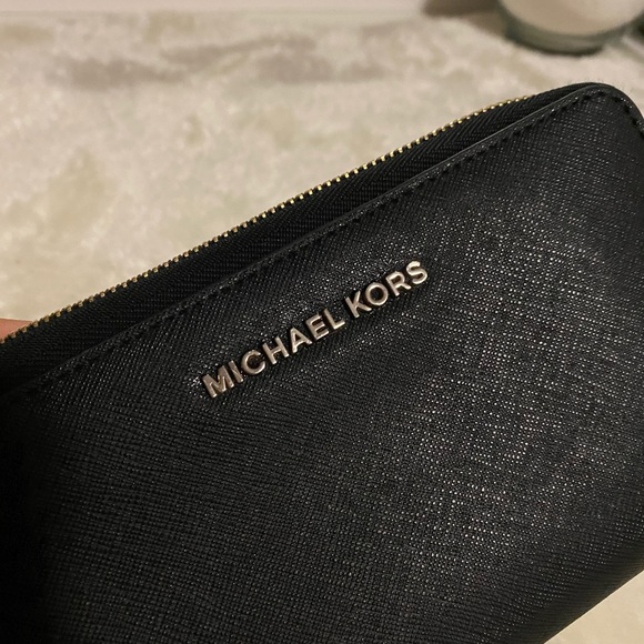 Michael Kors wallet - Picture 2 of 4